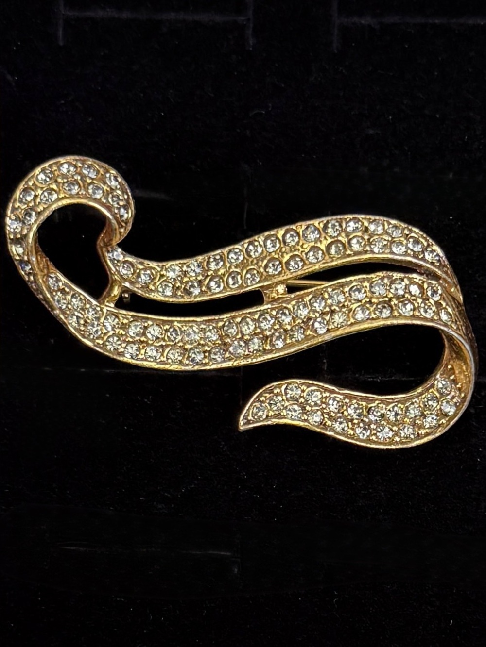Vintage Gold Tone Rhinestone Ribbon Swirl Brooch Elegant Statement Pin